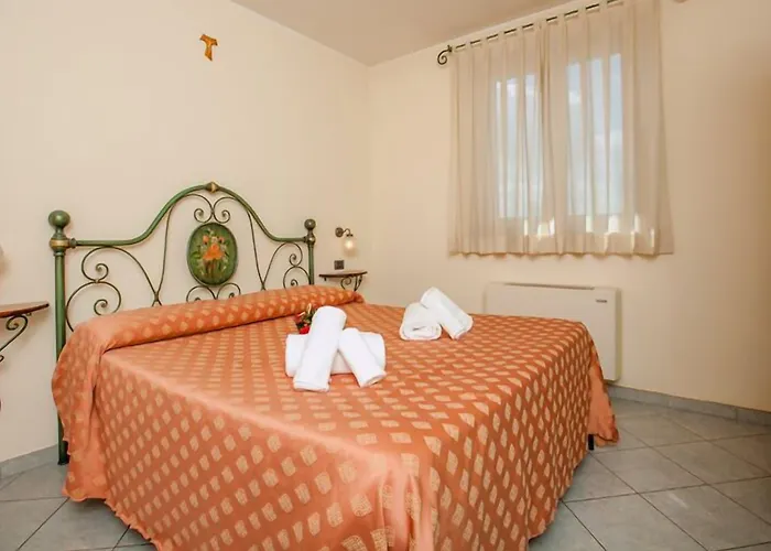 Valle Del Subasio 农家乐 *