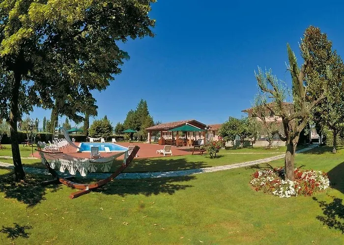 Valle Del Subasio 农家乐 *